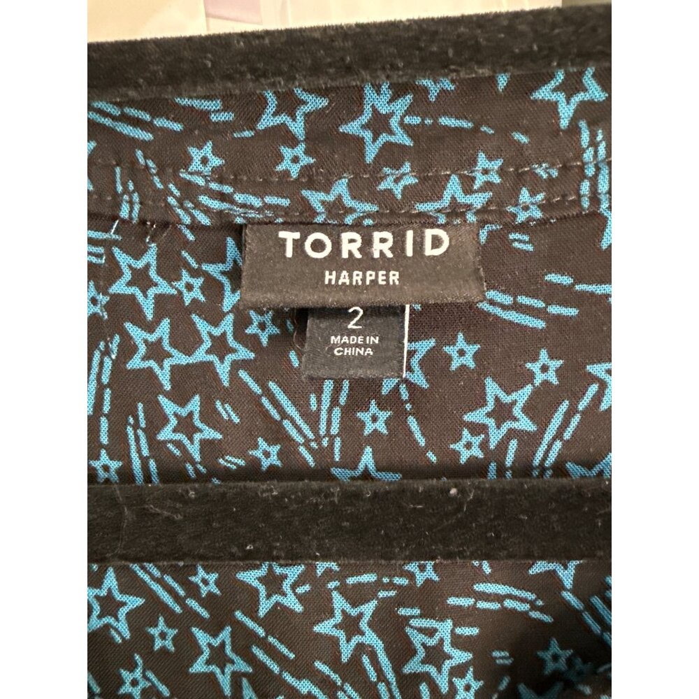 Torrid Womens Harper Blouse Size 2 Brown & Blue Star Print Button Front - Picture 5 of 8